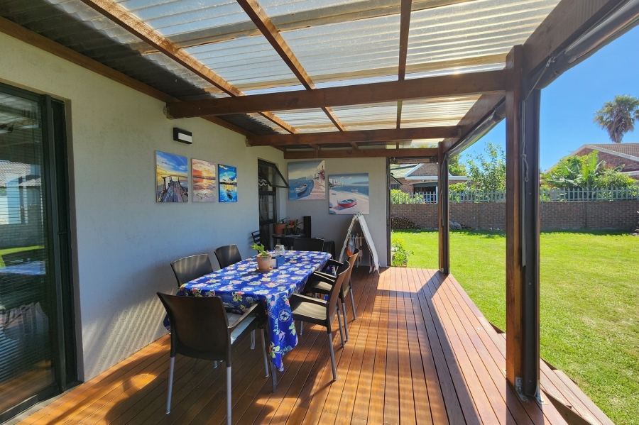 3 Bedroom Property for Sale in Wavecrest Eastern Cape